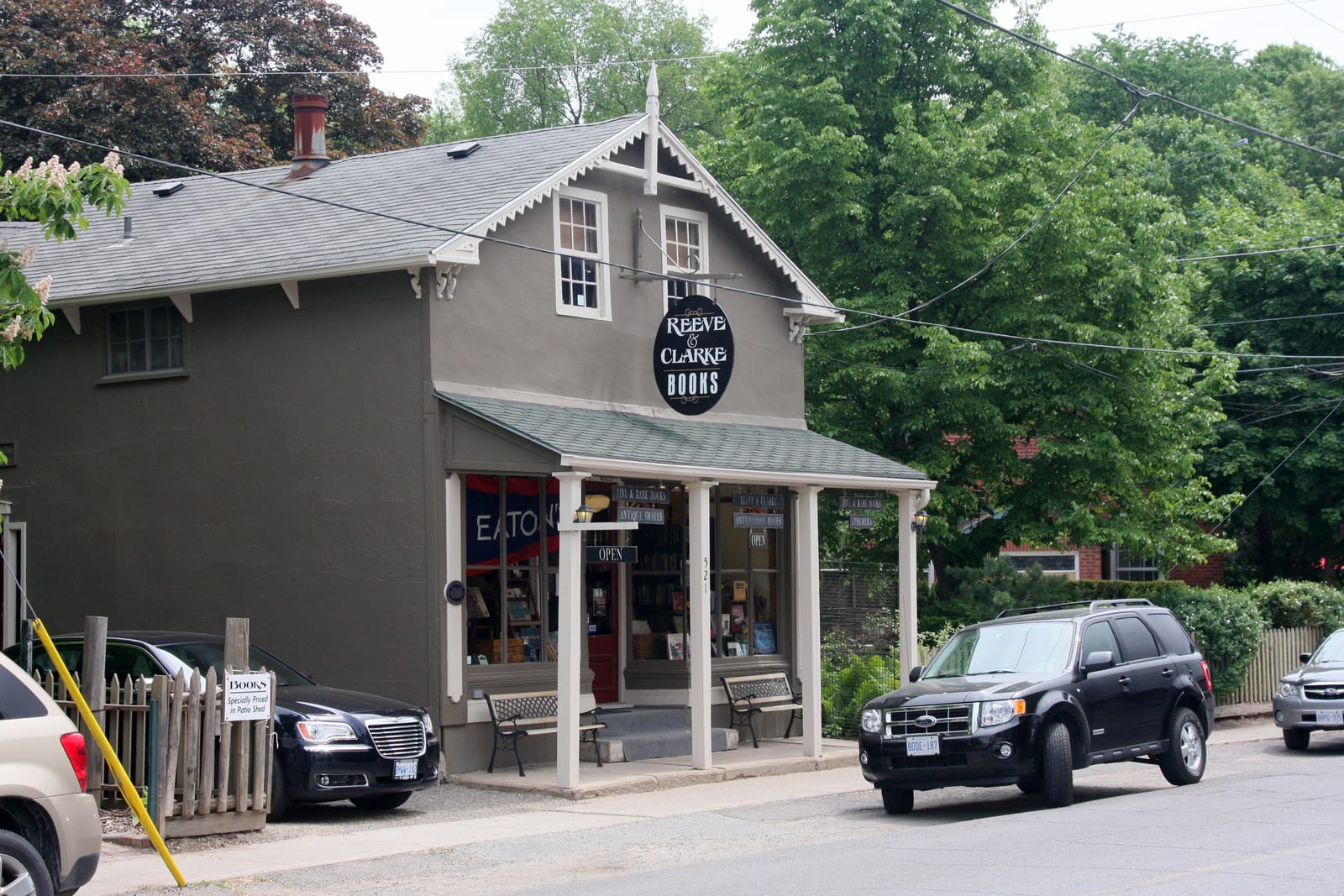 Glen Williams, Ontario'da tarihî bir kitapçı binası